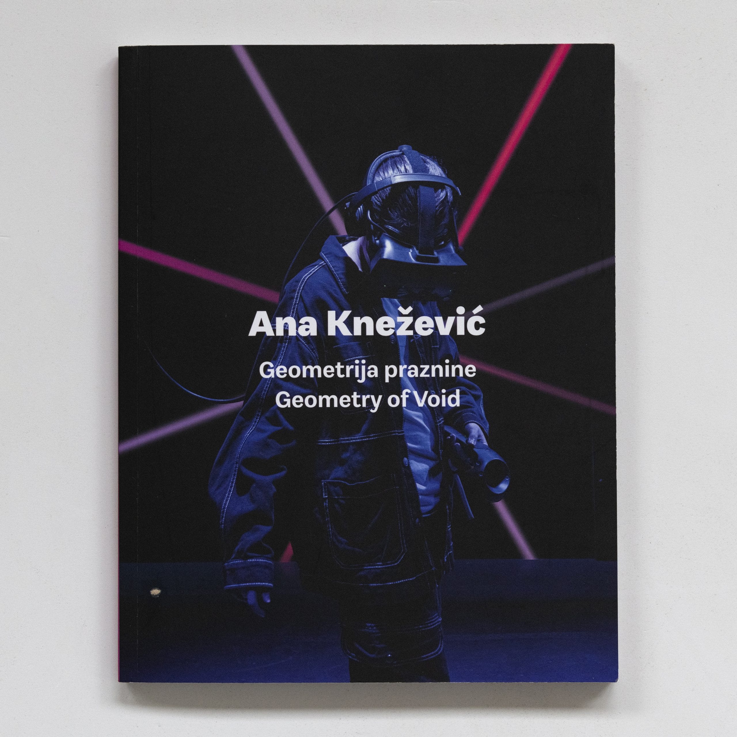 Ana Knežević: Geometrija praznine